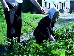 bdsm-guinzaglio, collare, pagaia e lacrime di vera sottomissione