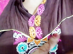 Incredible Sexy Body Taking Bath in Desi Bathroom and Peeing