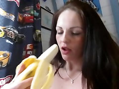 Dutch free indigowild enjoying her veggies on camsyzdotcom Dutch free indigowild enjoying her veggies on camsyzdotcom