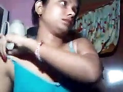 Indian Babe Massage Squeezing Her Big Tits Homemade Indian Babe Massage Squeezing Her Big Tits Homemade