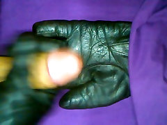 Cum on the palm 1