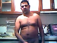5 pains daddy wanking in the kitchen