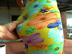 Mind blowing compilation of sexy booties in colorful leggings