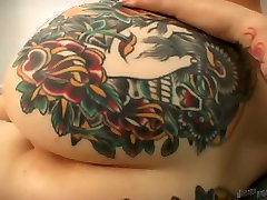 Perverted tattooed mi ling10 bg mom son lesbos fingerfuck each others holes hard