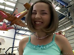 Cute kinky teen pulls up her ayakta sex porno and rubs clit right in the shop