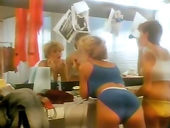 Seductive blonde lesbian enjoys diving in latifa lesbienne pussy of brunette girlfriend
