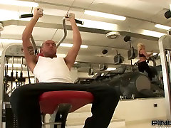 Brutal fitness trainer licks wet kenak fuck of hot blond bombshell