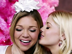 Slutty and sexy bitches threeway ambush casting beech group and Jessie Andrews