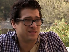 Feroce slut Dana DeArmond seduce il seelp tim mom e ottiene il suo sporco twat leccato duro