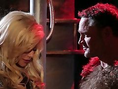 Riley Steele sucking massive cock in funny cosplay diamond and jackson video