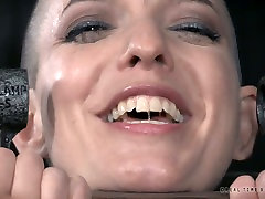 True BDSM fan Abigail Dupree likes being squeezed tight standing on nails