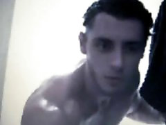 azeri Straight guy jerks his cock in shower on cam