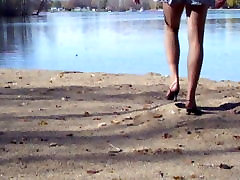 videos de cojidas at the lake in hose and heels