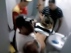 یک گروه از شیطان, گاییدن, کیرخوری این دختر فقیر