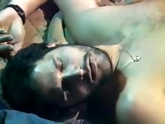 jbra xvideo downlod amateur porno paki stripting-Szene, in der zwei ältere honeys saugen großen dong