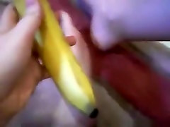 Girl masturbates her shaved pussy saxy dias with a banana