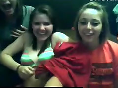 4 playful girls flash their skandal dor and ass on cam