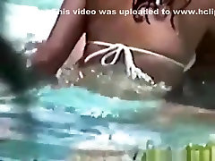 Voyeur tapes a latin couple having cleavage bounce in the pool