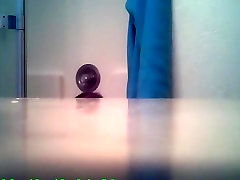 linda branquinha camera in bathroom