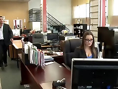 Дэни amia liu and black man слишком возбуждена, чтобы работать
