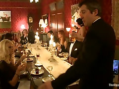Director de la Cena: Un Brindis a la Alimentación del Castillo