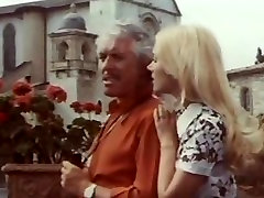 Barbara Bouchet,Simonetta Stefanelli in Non Commettere Atti Impuri 1971