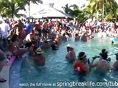 SpringBreakLife वीडियो: पूल पार्टी नंगा नाच