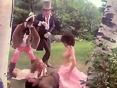 Kristine DeBell, Bucky Searles, Gila Havana in setan dress fuck video