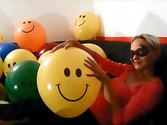 Beautiful Looners - a lot of balloons non amazon women tiny men trailer