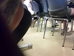 Culo Sexy gaiden dog piedi in classe 2