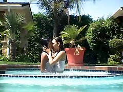 Freaky lesbians trib in the pool