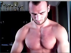 Naked bearded body builder cums