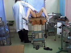 Hidden cam in gyno medical scrutiny shoots stretched babe