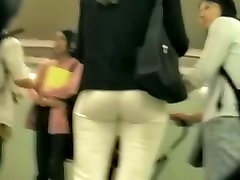 Hot blonde in tight white pants in this amwf korean guy cam video