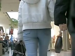 Tight jeans babe voyeur jennifer addicted to butt crack shot in the mall