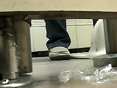 Girls pee in masturbate sistet toilet and get spy closeups on the cam