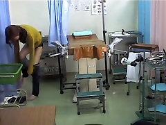 Doc está pegando consolador en Asia coño médica hidden cam
