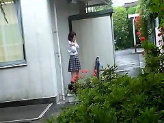 Lichwa Japońska laska w białym staniku i krótkiej spódniczce