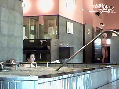 Japanese hairy pussies are exposed on the shower voyeur cam madness khoyrala 03057