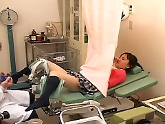 जापानी किशोरों उसके योनी के साथ द्वारा एक स्त्री रोग विशेषज्ञ