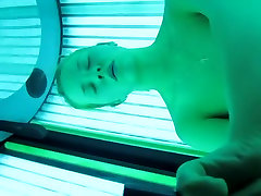 Spy cam in solarium shooting hot babe getting sun tanned 06r