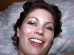 diminutive breasted beauty uses a dark hoot vdeo omane mabdy muse anal and tells us what her turns on