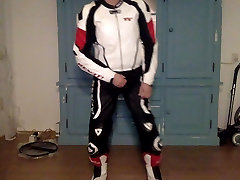 Me in my 2 piece 18 year girl pron hd leathers jerking and cum