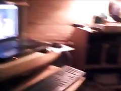 Elle se masturbe seule dans sa chambre devant un porno Elle se masturbe seule dans sa chambre devant un porno