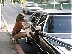 Laurie Smith &amp; Anna Ventura - clit exporing Limo Lift