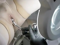 scolaretta il controllo di un nero ginecologo