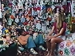 Горячие Санкт-Jesie порнозвезд Джеймс и Шарон Кейн в сумасшедшей блондинкой, ретро видео для взрослых