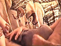 ЕДЯТ ЕЕ КИСКУ СКРЫТАЯ КАМЕРА