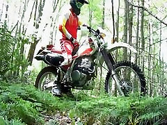 Jerking Stuck Over a Log on the XR 600R Coopers Creek June