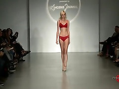 Sexy Fashion Week Runway Show Super jav futura Models